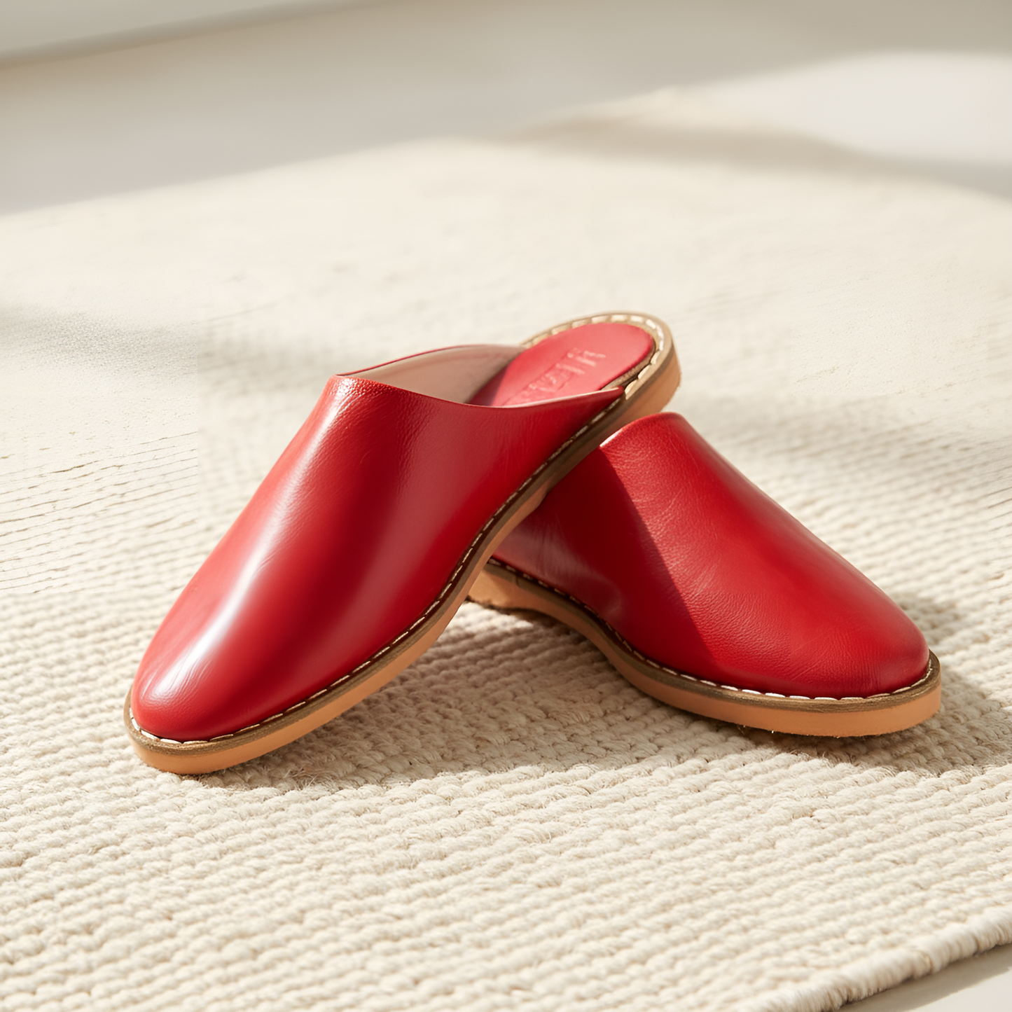 Babouche traditionnelle en cuir confortable et résistante pour femme – Coloris Rouge