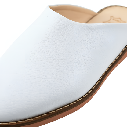 Traditional comfortable and resistant leather slipper for men - White color