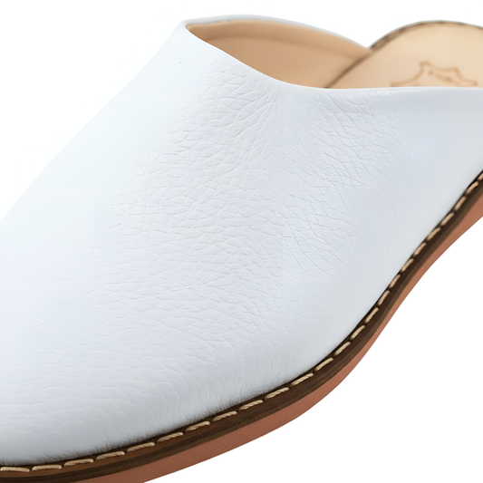 Traditional comfortable and resistant leather slipper for men - White color
