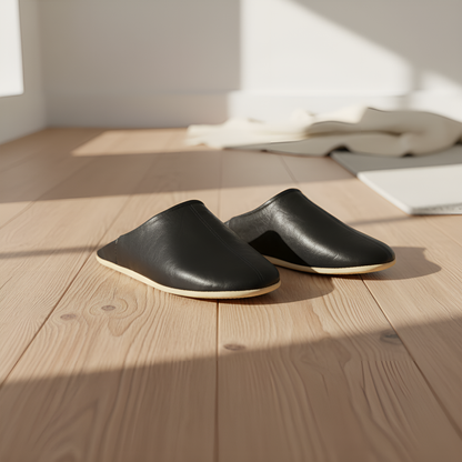 Comfortable traditional slippers in soft leather for men - Color Black