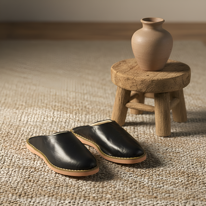 Babouche traditionnelle en cuir confortable et résistante pour femme – Coloris Noir