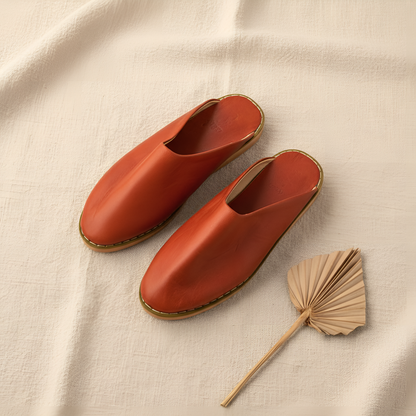 Babouche traditionnelle en cuir confortable et résistante pour femme – Coloris Orange