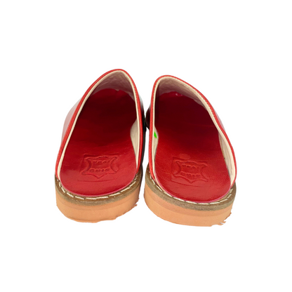 Traditional comfortable and resistant leather slippers for women - Color Red