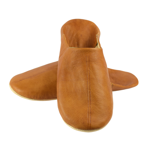 Comfortable traditional slippers in soft leather for women – Camel